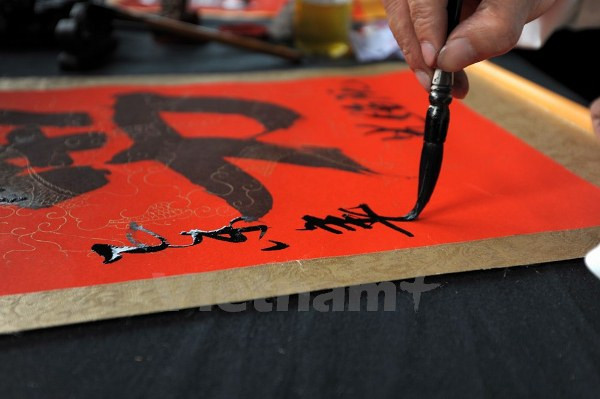 Trải nghiệm dựng cây nêu, gói bánh chưng với “Khám phá Tết Việt” ảnh 1