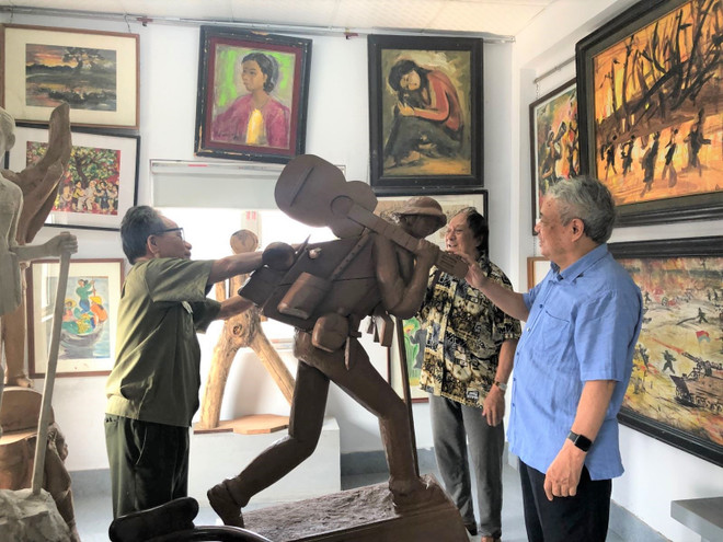 Họa sỹ thương binh Lê Duy Ứng: Họa Bác Hồ bằng ánh sáng trong tim ảnh 2