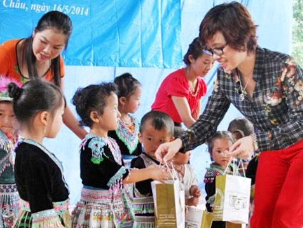 Chăm lo Tết cho giáo viên, học sinh nghèo, vùng biên giới, hải đảo ảnh 1