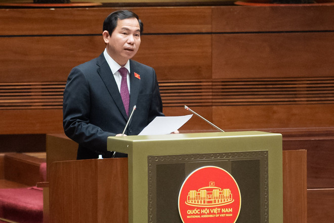 Chủ nhiệm Ủy ban Tài chính, Ngân sách của Quốc hội Lê Quang Mạnh trình bày báo cáo thẩm tra. (Ảnh: CTV/Vietnam+) ngan-sach-9877.jpg