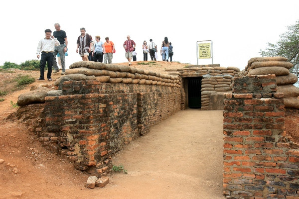 Cần đẩy nhanh tiến độ tôn tạo khu di tích Điện Biên Phủ ảnh 1