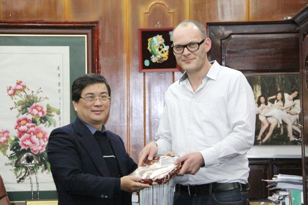 Đạo diễn “Vòng phấn Kavkaz”: “Nghệ sỹ Việt hơi ‘điên’ một chút!” ảnh 2