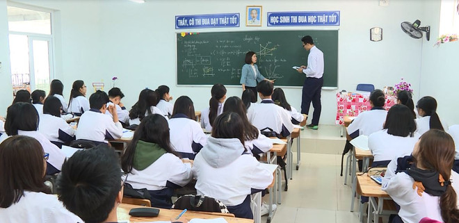 Lạm thu đầu năm: 'Thu tiền mua một bó hoa tặng cô cũng sai quy định' ảnh 1