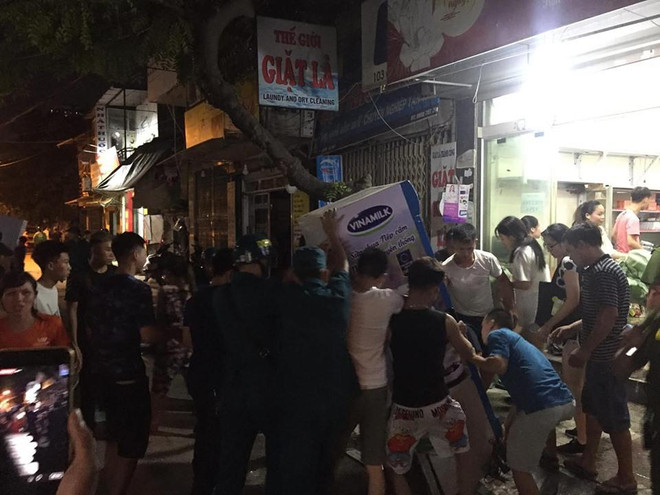 Hà Nội: Tạm thời khống chế đám cháy lớn tại kho của Công ty Rạng Đông ảnh 1