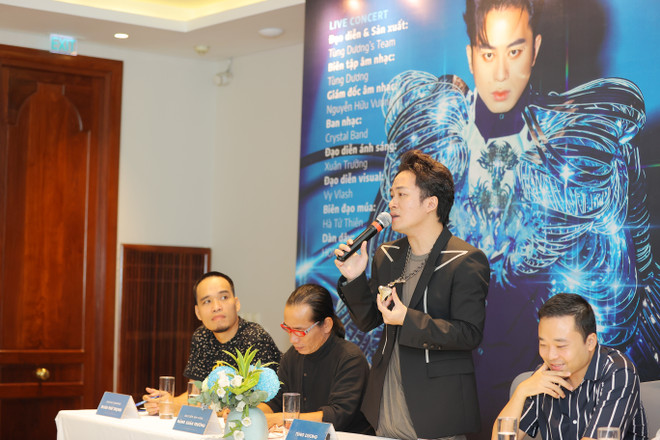 Tùng Dương lần đầu tiên biểu diễn ca khúc tự sáng tác trong liveshow ảnh 1