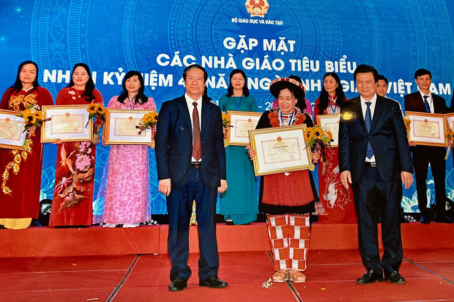 Cô giáo vùng cao trốn bố mẹ, vượt qua hủ tục để đi tìm con chữ ảnh 2