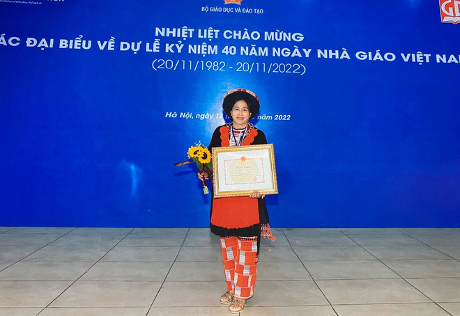 Cô giáo vùng cao trốn bố mẹ, vượt qua hủ tục để đi tìm con chữ ảnh 3