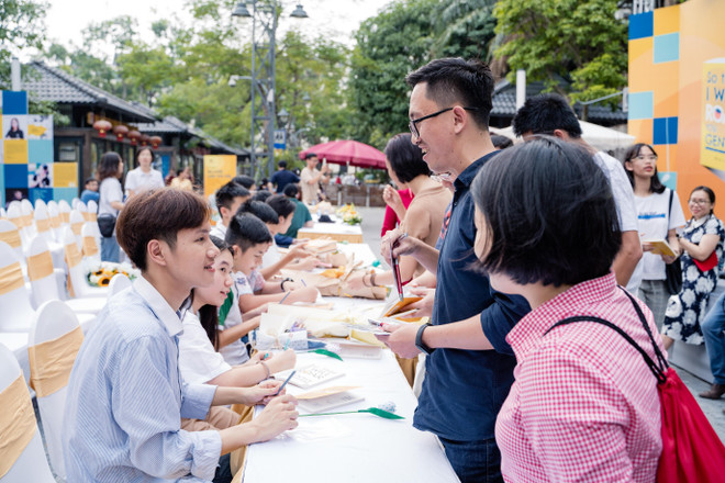 Học sinh Vinschool ra mắt sách tự viết bằng tiếng Anh ảnh 2