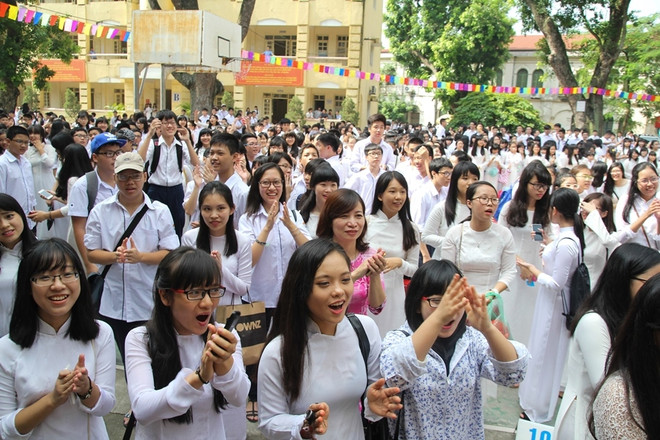 [Photo] Thầy hiệu trưởng nhảy hiphop và beatbox trong lễ khai giảng ảnh 6