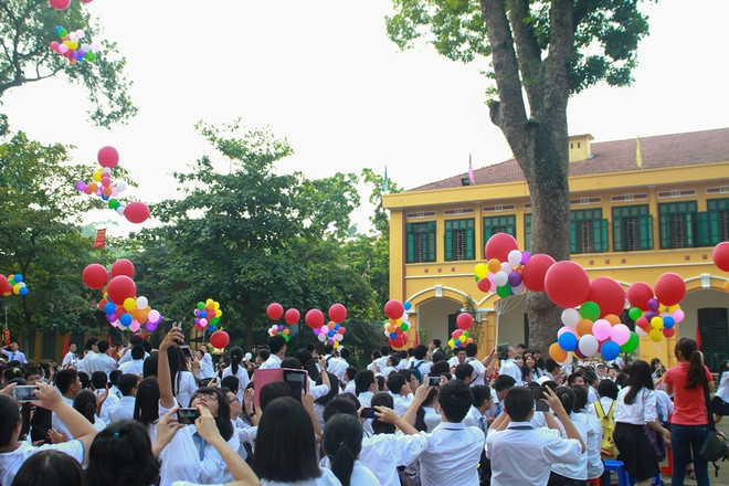 [Photo] Thầy hiệu trưởng nhảy hiphop và beatbox trong lễ khai giảng ảnh 12