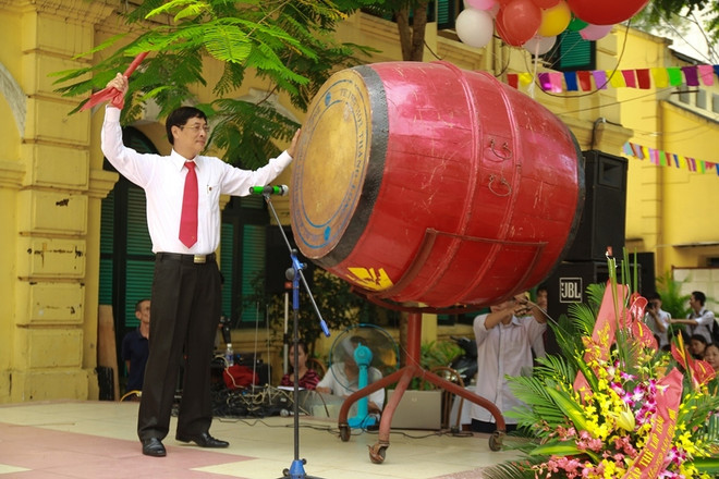 [Photo] Thầy hiệu trưởng nhảy hiphop và beatbox trong lễ khai giảng ảnh 2