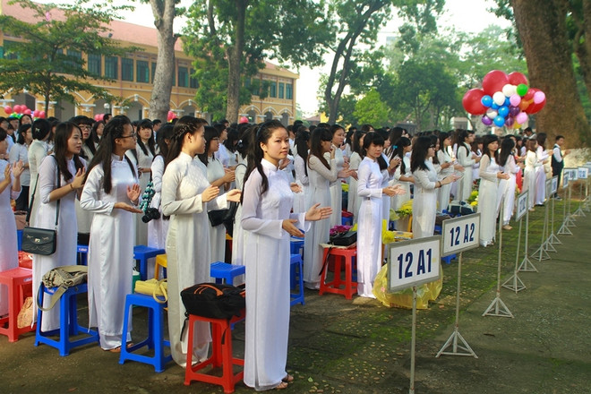 [Photo] Thầy hiệu trưởng nhảy hiphop và beatbox trong lễ khai giảng ảnh 8