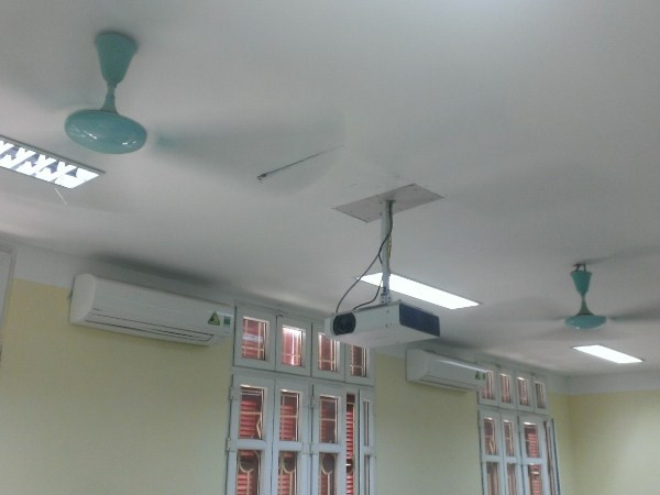 Các phòng thi đã được lắp điều hòa tại Đại học Thủy lợi (Ảnh: PM/Vietnam+) Thi THPT quốc gia 2016: Các cụm thi đã sẵn sàng trước giờ G ảnh 2
