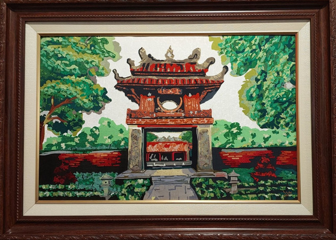 Khuê Văn Các. (Ảnh: Minh Thu/Vietnam+) Khai mạc triển lãm 'Những mảnh vụn': Làm mới tranh dân gian từ lụa ảnh 5