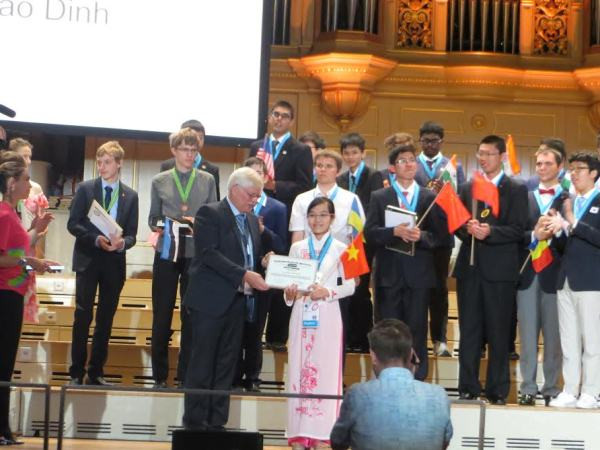 Nữ sinh Nam Định đoạt giải đặc biệt tại kỳ thi Olympic Vật lý quốc tế ảnh 1