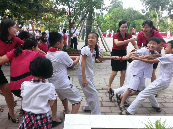 Lãnh đạo ngành giáo dục bất ngờ khi bị học sinh lớp 5 chất vấn ảnh 2