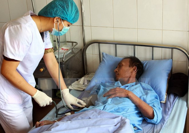 Giải pháp nào bảo đảm duy trì điều trị ARV cho người có HIV? ảnh 2