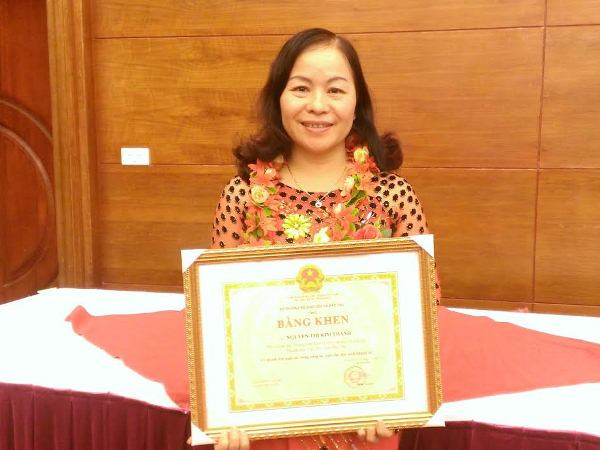 Bỏ trường điểm, cô giáo tự nguyện về dạy học sinh khuyết tật ảnh 1