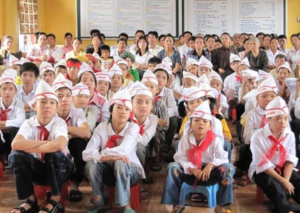 Bỏ trường điểm, cô giáo tự nguyện về dạy học sinh khuyết tật ảnh 2