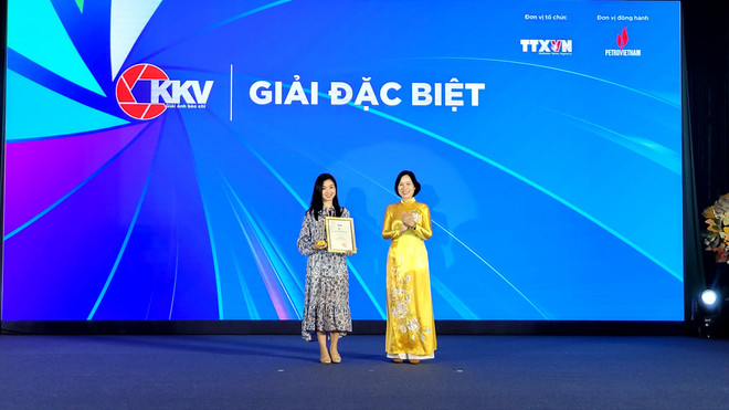 Khoảnh Khắc Vàng 2023: Bộ ảnh Hổ mang chúa Su-30MK2 nhận giải đặc biệt ảnh 1