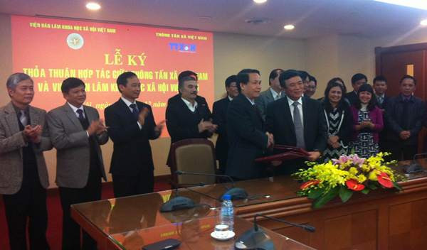 TTXVN và Viện Hàn lâm KHXH Việt Nam ký kết thỏa thuận hợp tác ảnh 1
