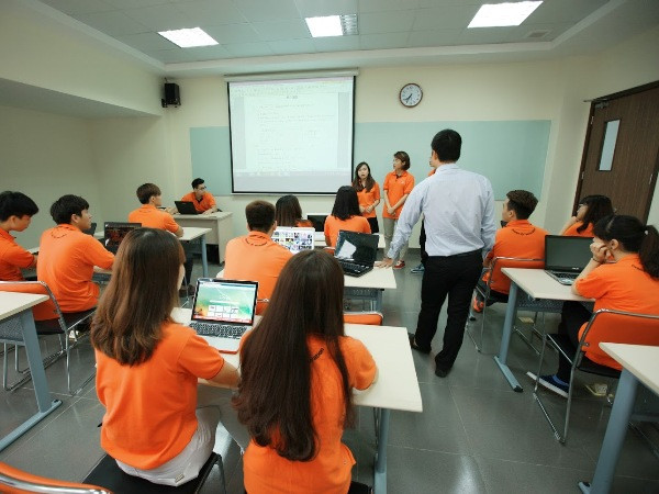 (Ảnh minh họa: CTV/Vietnam+) Cuộc thi FPT Edu Hackathon lấy cảm hứng từ Cách mạng Công nghiệp 4.0 ảnh 1