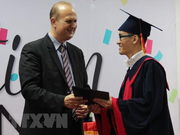 Bộ Giáo dục nói gì về dự định bỏ ghi xếp loại trên bằng đại học? ảnh 1