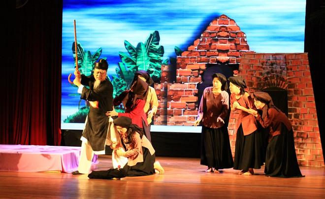 ‘Sói già’ Lê Hùng: Thử thách mới với cuộc tình Chí Phèo, Thị Nở ảnh 1