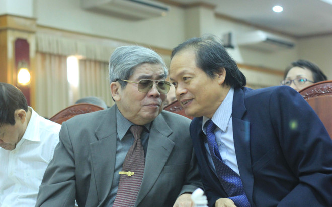 ‘Vào mùa trăng’: Một thế giới khác của giáo sư Hà Minh Đức ảnh 1