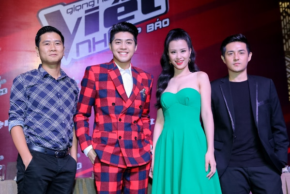 “Giọng hát Việt nhí”: Bất ngờ và băn khoăn với bộ tứ quyền lực mới ảnh 1