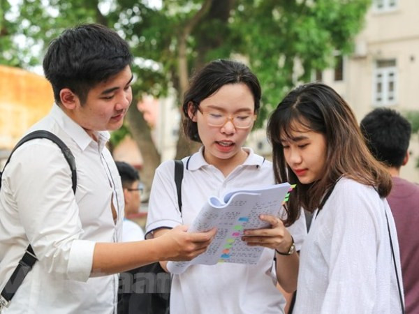 Thí sinh dự thi Trung học phổ thông quốc gia . (Ảnh: Minh Sơn/Vietnam+) Đa dạng phương thức xét tuyển, rộng cửa đỗ đại học cho thí sinh ảnh 1