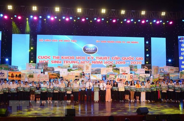 Các đội thi tham gia cuộc thi. (Ảnh: Văn Dũng/TTXVN) 75 dự án đoạt giải cuộc thi Khoa học kỹ thuật cấp quốc gia ảnh 1