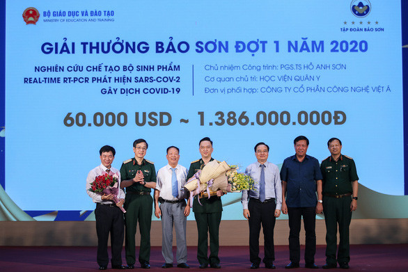 Ban tổ chức trao giải thưởng đặc biệt cho các nhà khoa học nghiên cứu bộ test. (Ảnh: BTC) Giải thưởng đặc biệt trị giá 1,3 tỷ đồng cho bộ test Covid-19 ảnh 1