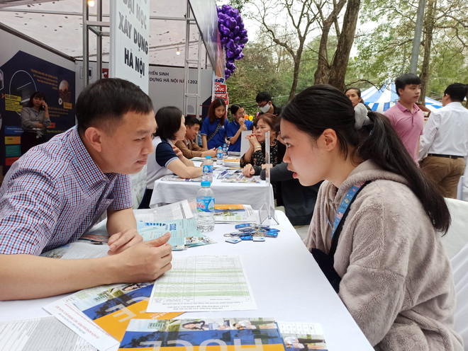 Các trường đại học chi hàng chục tỷ đồng học bổng thu hút sinh ảnh 1