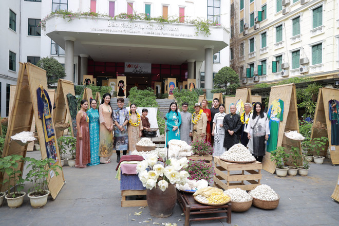 Ngắm di sản thiên nhiên, văn hóa Việt Nam trên 200 tà áo dài ảnh 1