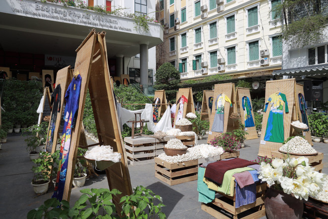 Ngắm di sản thiên nhiên, văn hóa Việt Nam trên 200 tà áo dài ảnh 4