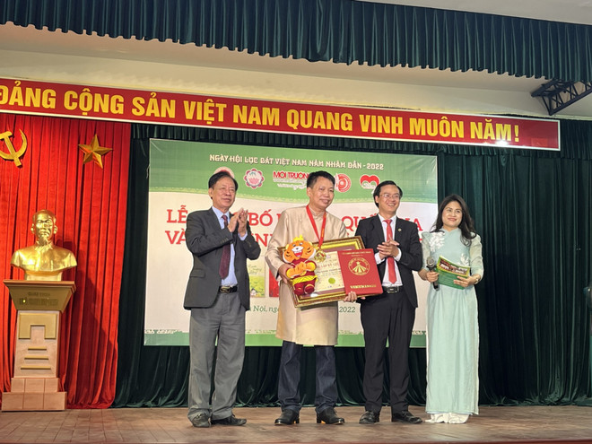 Tổ chức Kỷ lục Việt Nam vinh danh những người 'giữ lửa' thơ lục bát ảnh 1