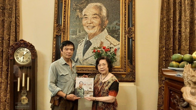 Xúc động những vần thơ-diễn ca song ngữ về Đại tướng Võ Nguyên Giáp ảnh 3