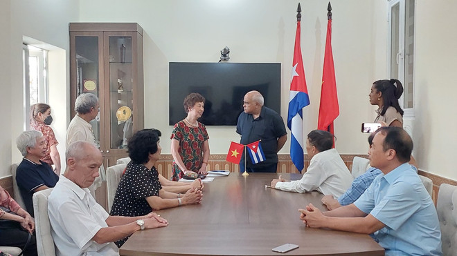 Cựu sinh viên Việt Nam hỗ trợ Cuba khắc phục hậu quả vụ cháy Matanzas ảnh 1