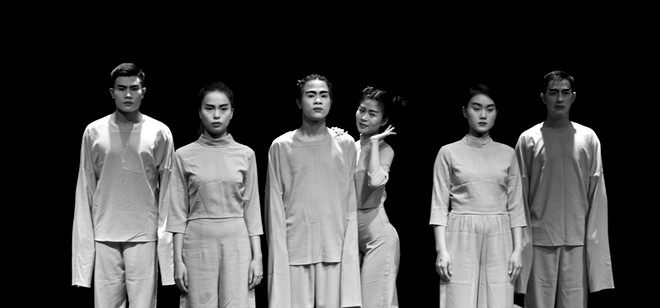 Trần Lực và LucTeam trở lại cùng kịch phi lý ‘Nữ ca sỹ hói đầu’ ảnh 3