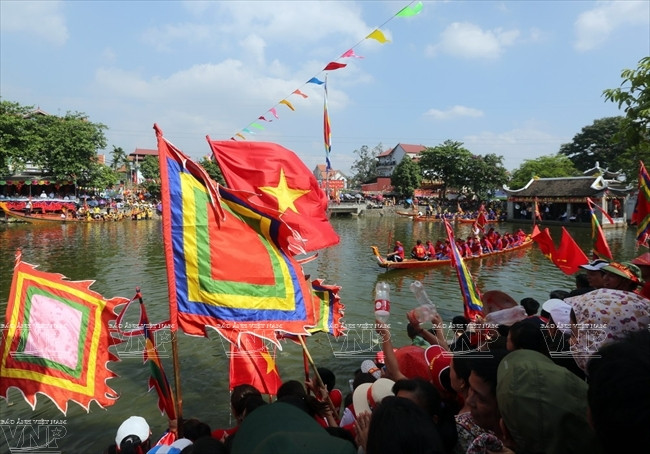 Lễ hội Bơi Đăm (Hà Nội) được công nhận là di sản văn hóa phi vật thể quốc gia. (Ảnh: Báo Ảnh Việt Nam/TTXVN) Thủ đô Hà Nội có thêm ba di sản văn hóa phi vật thể quốc gia ảnh 1