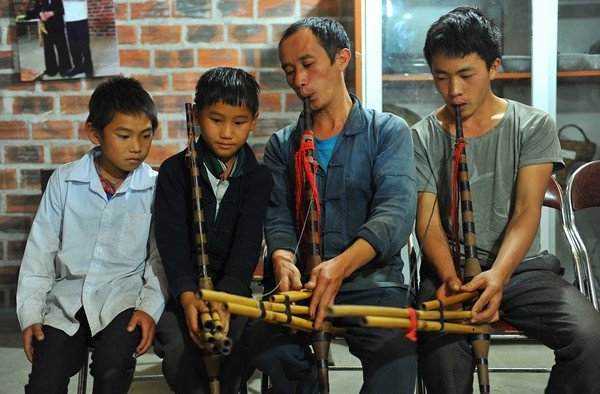 Khèn Mông - nét văn hóa độc đáo trên cao nguyên đá. (Ảnh: TTXVN) Thủ đô Hà Nội có thêm ba di sản văn hóa phi vật thể quốc gia ảnh 2