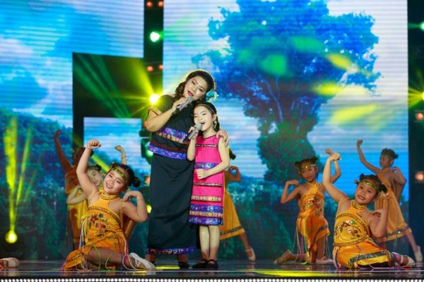 [Photo] Những màn kết hợp ăn ý trong “Bài hát hai thế hệ” ảnh 6