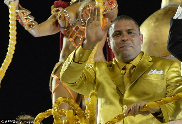 Ronaldo "béo" là chủ đề của lễ hội Carnival tại Sao Paolo ảnh 1