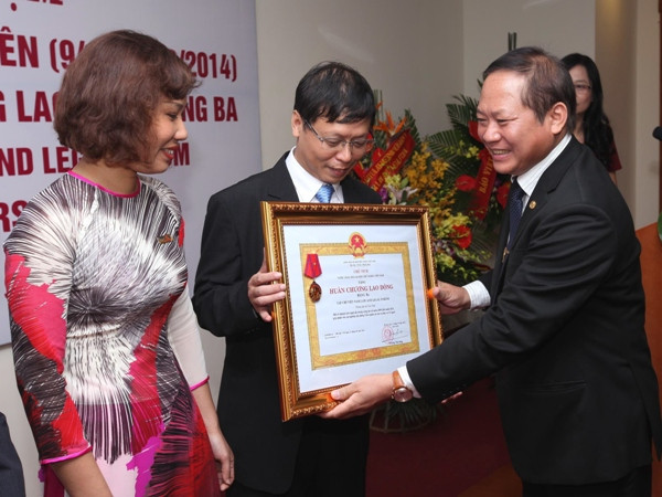 Tạp chí Vietnam Law and Legal Forum nhận Huân chương Lao động ảnh 1