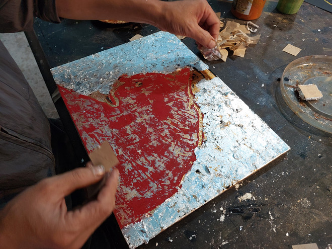 Họa tiết dân gian và kỹ thuật hiện đại hòa trong bộ tranh mèo chơi Tết ảnh 9