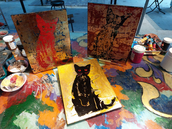 Họa tiết dân gian và kỹ thuật hiện đại hòa trong bộ tranh mèo chơi Tết ảnh 4