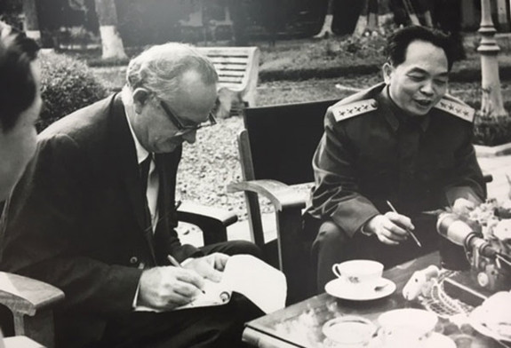 Họa sỹ Burchett: ‘Cha tôi góp tiếng nói để thế giới ủng hộ Việt Nam' ảnh 5