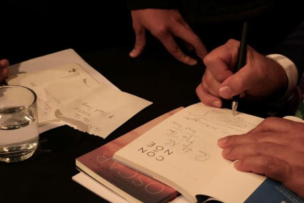 Tác giả “Nửa kia của Hitler” gửi lời chào tạm biệt Việt Nam ảnh 2