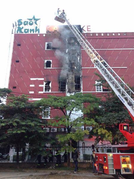 Hà Nội: Cháy lớn tại quán karaoke Sao Xanh ở Hồ Tùng Mậu ảnh 2